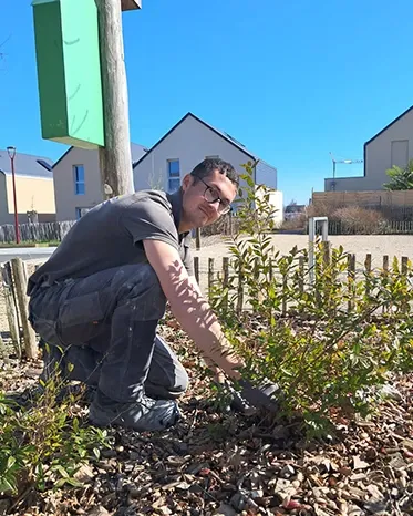 Pose de résine drainante pour cours et terrasses à Angers